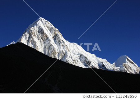 Mount Pumori and Lingtren after new snowfall. 113248650