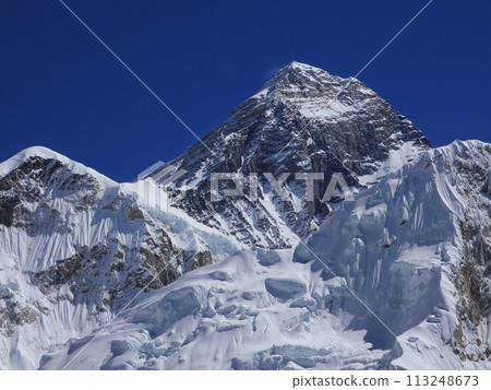 Mount Everest seen from Kala Patthar,  Nepal. 113248673