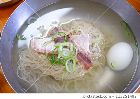 Reimen, a cold noodle dish originating from the Korean Peninsula 113251492