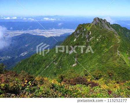 聳立於魚沼之上的八海山 聳立於魚沼之上的八海山 113252277