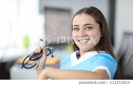 Nurse working in clinic Nurse working in clinic 113252623