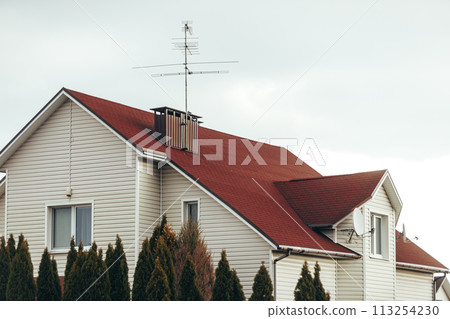 Satellite antenna and old roof antenna Satellite antenna and old roof antenna 113254230