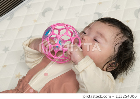 [Baby and toys] 113254300