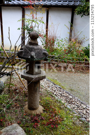 Tondabayashi City Jinaimachi Old House Garden Crouching Bait Lantern Tondabayashi City Jinaimachi Old House Garden Crouching Bait Lantern 113254795