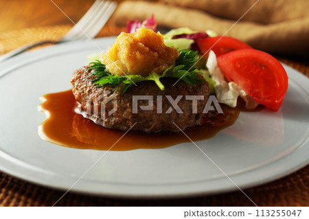 Japanese-style grated hamburger steak with homemade ponzu sauce 113255047