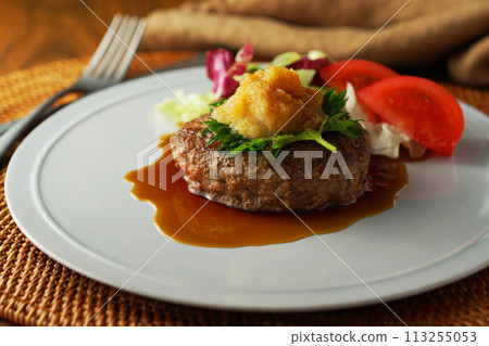 Japanese-style grated hamburger steak with homemade ponzu sauce 113255053
