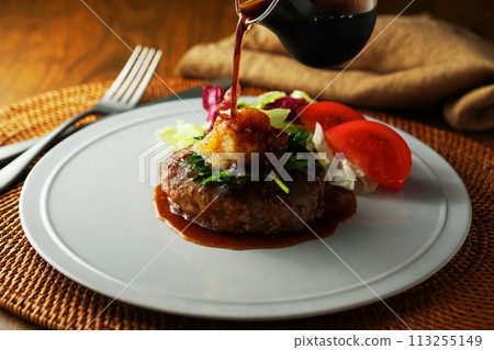 Japanese-style grated hamburger with homemade ponzu sauce Japanese-style grated hamburger with homemade ponzu sauce 113255149