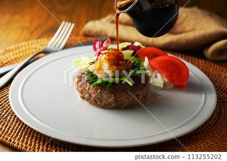 Japanese-style grated hamburger with homemade ponzu sauce Japanese-style grated hamburger with homemade ponzu sauce 113255202
