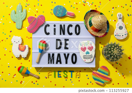 Inscription "Cinco de Mayo" with festive decorations 113255927