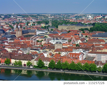 從馬林貝格堡俯視德國維爾茨堡老城區 113257226