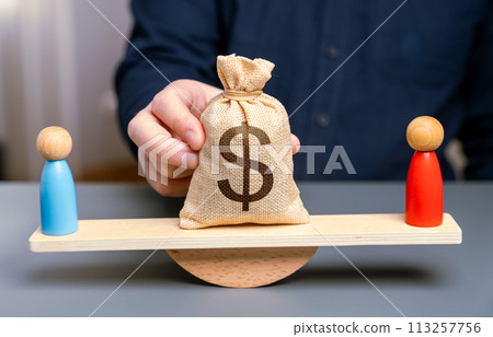 Money dispute in court. Search for a compromise. Mediation of conflicting parties. Business partnership. Amount of compensation. Requirements of the parties. 113257756