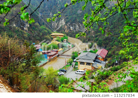 中國,雲南省,香格里拉縣,茶馬古道,天生橋溫泉 中國,雲南省,香格里拉縣,茶馬古道,天生橋溫泉 113257834