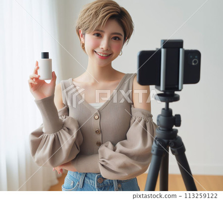 Influencer woman taking a selfie 113259122
