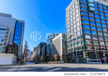 從東京都中央區京橋一丁目十字路口看到的城市景觀 113259875
