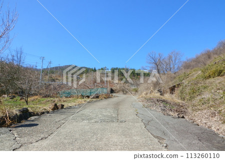 山路和田野 山路和田野 113260110