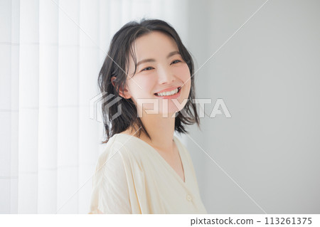 Young lady's portrait 113261375