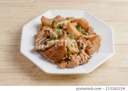 豬肉馬鈴薯王蘑菇炒 113262224