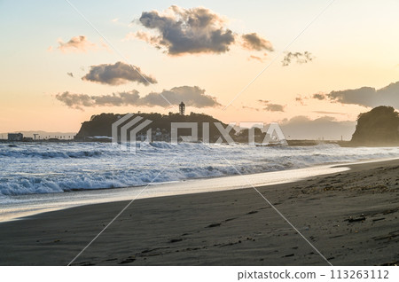 Enoshima and the coast in Shonan, Kanagawa Prefecture in the evening Enoshima and the coast in Shonan, Kanagawa Prefecture in the evening 113263112