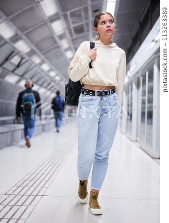 Portrait of a girl in the subway, walking on the platform 113263389