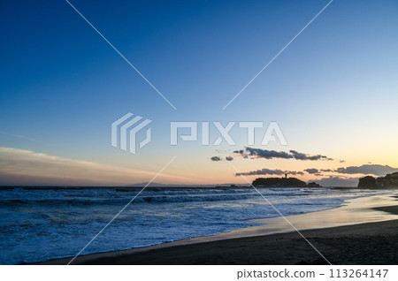 Shonan Enoshima and Shichirigahama Beach at sunset 113264147