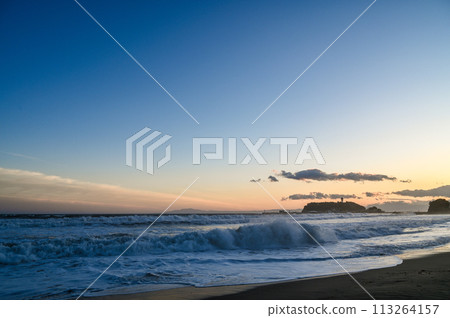 Shonan Enoshima and Shichirigahama Beach at sunset 113264157