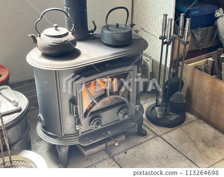 Retro wood stove 113264698