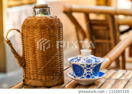 Blue and white porcelain tea cup and thermos 113265339