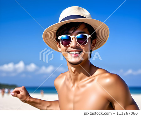 戴著草帽和太陽眼鏡的微笑英俊的男人（藍天，海灘背景）。旅遊、出行、AI生成 113267060