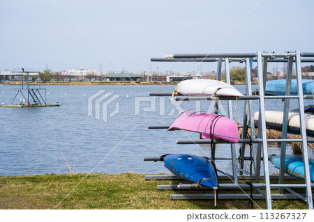 存放在 Kibagata 公園獨木舟體育場的獨木舟 | 獨木舟圖片 | 小松圖片 | 石川縣小松市 113267327