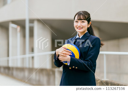 Junior high school students, high school students, female high school students, and high school girls in blazers holding volleyballs (club activities, volleyball club, club activities) 113267336