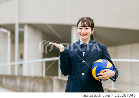 Blazers holding volleyballs, junior high school students, high school students, female high school students in uniforms (club activities, volleyball club, club activities) 113267346