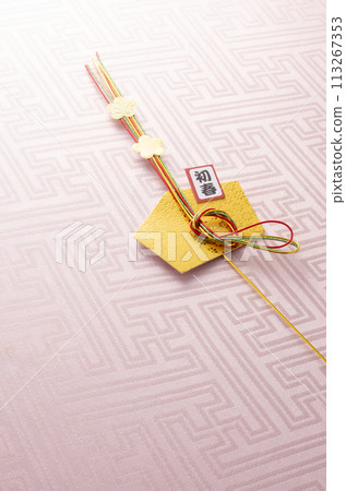 新年裝飾品和日本圖案布 新年裝飾品和日本圖案布 113267353