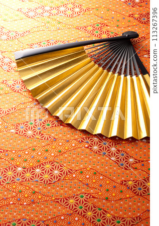 Golden fan and Japanese pattern cloth Golden fan and Japanese pattern cloth 113267396