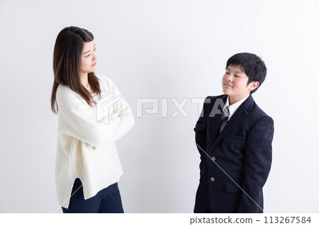 Parent and child fighting Parent and child fighting 113267584