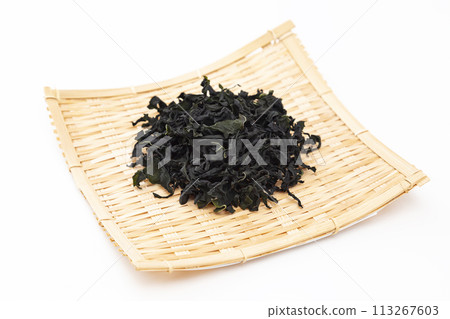 白色背景上的乾海藻 白色背景上的乾海藻 113267603