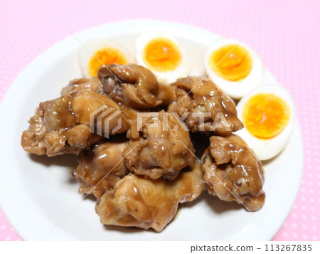 Delicious stewed chicken wings 113267835