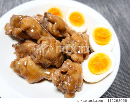 Delicious stewed chicken wings 113268066