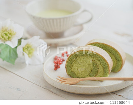 Tea time with Japanese sweets matcha roll cake 113268644
