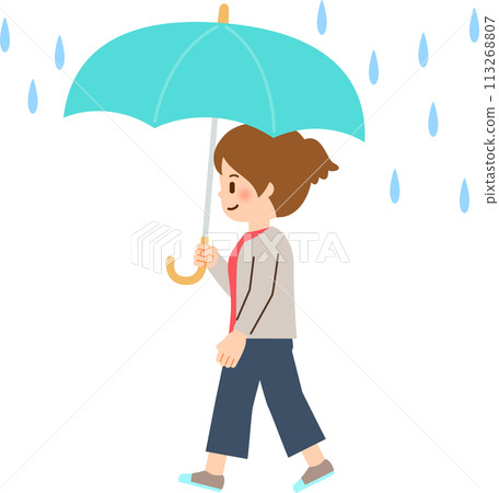 微笑的女人撐著雨傘在雨中行走 113268807