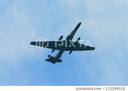 US Air Force U-2 reconnaissance plane ascending US Air Force U-2 reconnaissance plane ascending 113269528