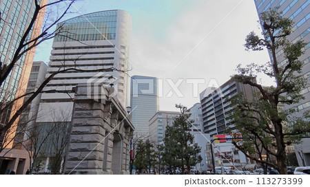 Evening light reflected on a skyscraper near Dojima, Osaka 113273399