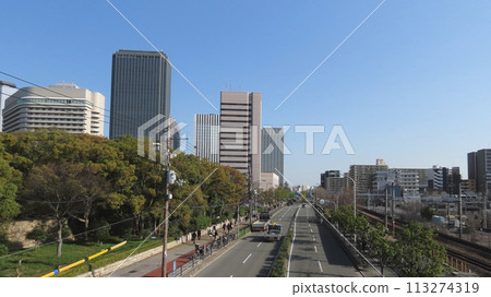 從大阪城公園站眺望玉造筋沿線的摩天大樓 從大阪城公園站眺望玉造筋沿線的摩天大樓 113274319
