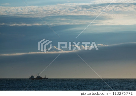 Fantastic evening sky and sea, early summer, telephoto, sky-focused, 230723pm 113275771