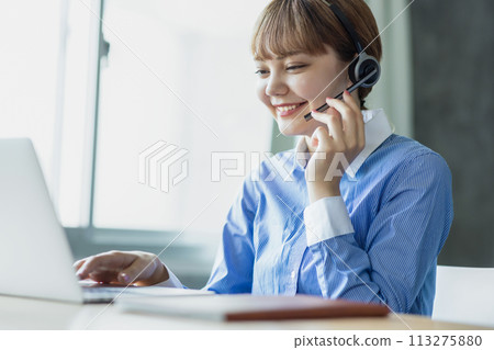 Young women taking online lessons 113275880