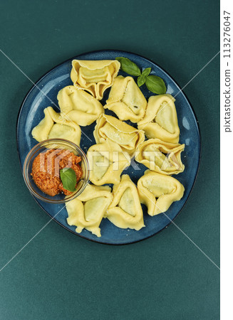 Tortelloni pasta, italian traditional pasta Tortelloni pasta, italian traditional pasta 113276047