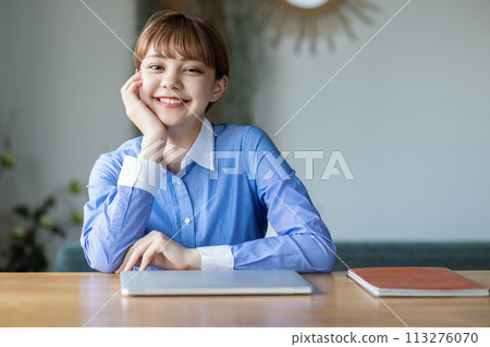 Businesswoman with a cheeks stick Businesswoman with a cheeks stick 113276070
