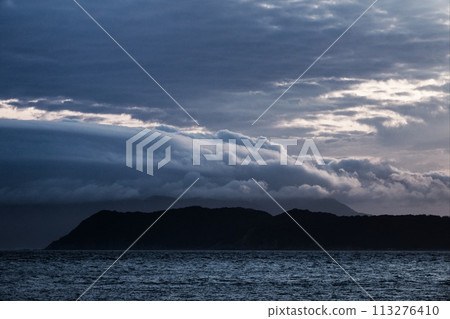 Fantastic evening sky and sea, early summer, telephoto, 230723pm 113276410