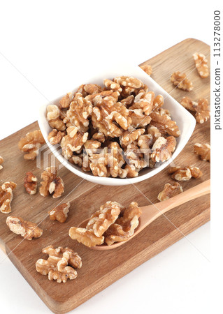 Walnuts served in a plate 113278000