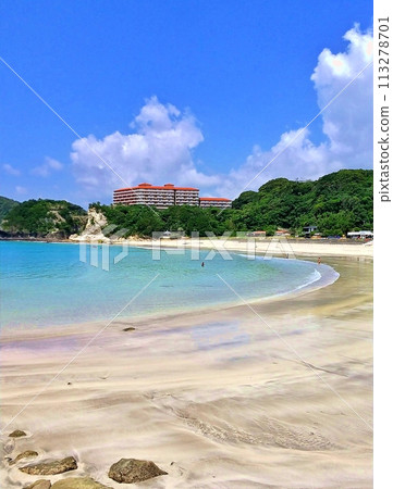 White beach, lonely sea and blue sky White beach, lonely sea and blue sky 113278701