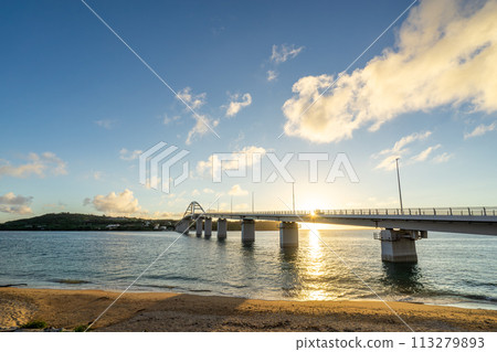 [沖繩縣]瀨底島的夏日傍晚 113279893